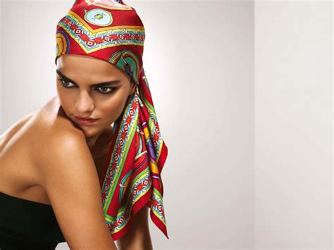 come si indossa un foulard hermes|4 Modi per Portare un Foulard di Hermès .